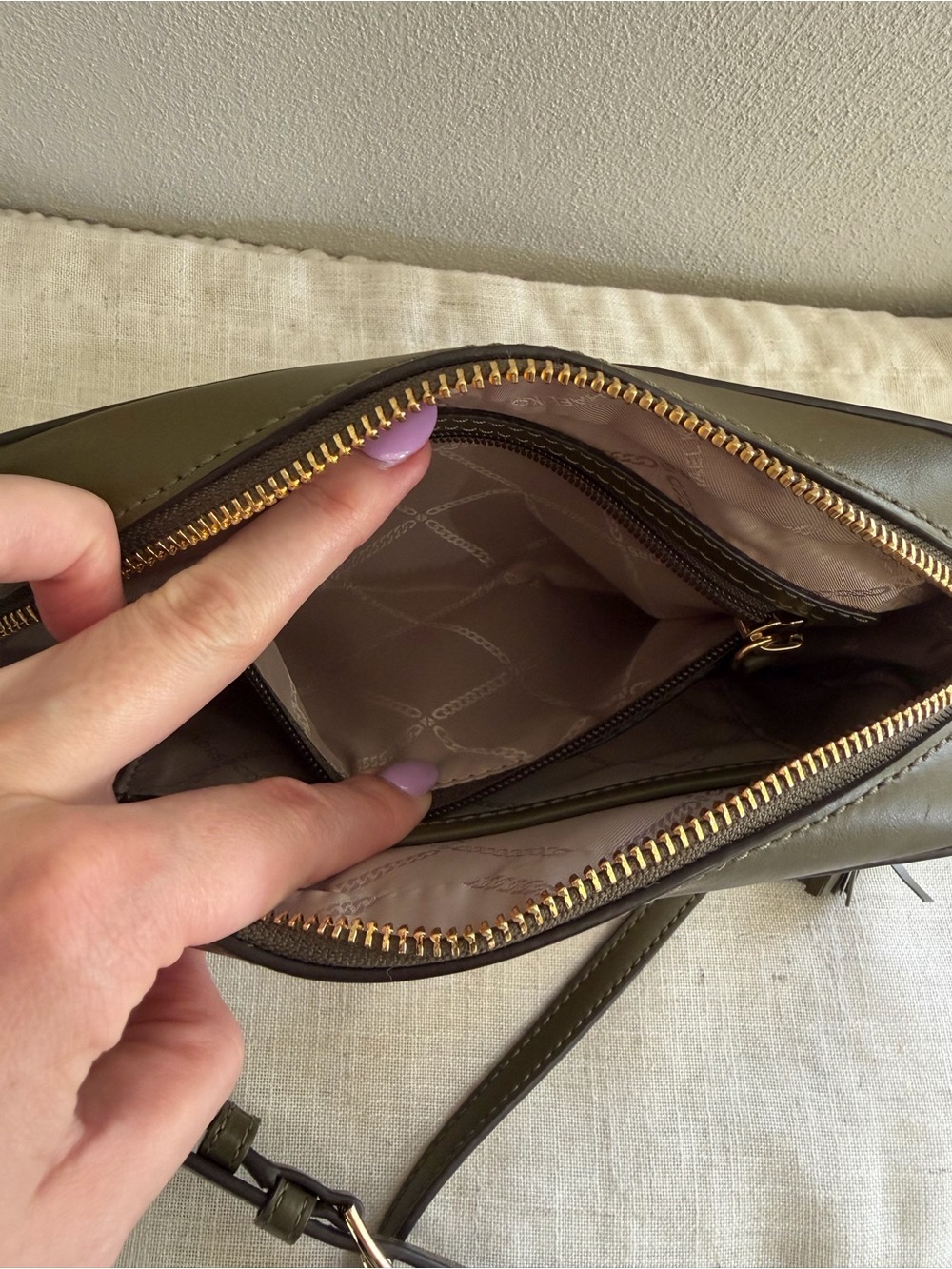 Michael Kors Ginny Medium Butterfly Camo Leather Crossbody Bag NWOT - Picture 13 of 13